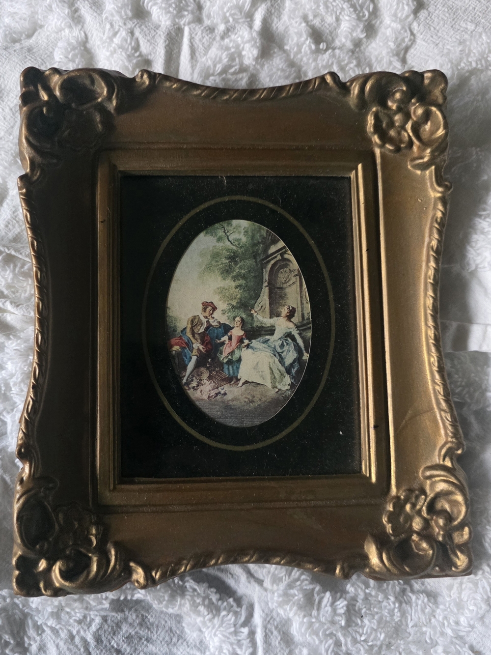 MCM Plastic Gold Ornate Floral Corner Picture Frame with Oval Print